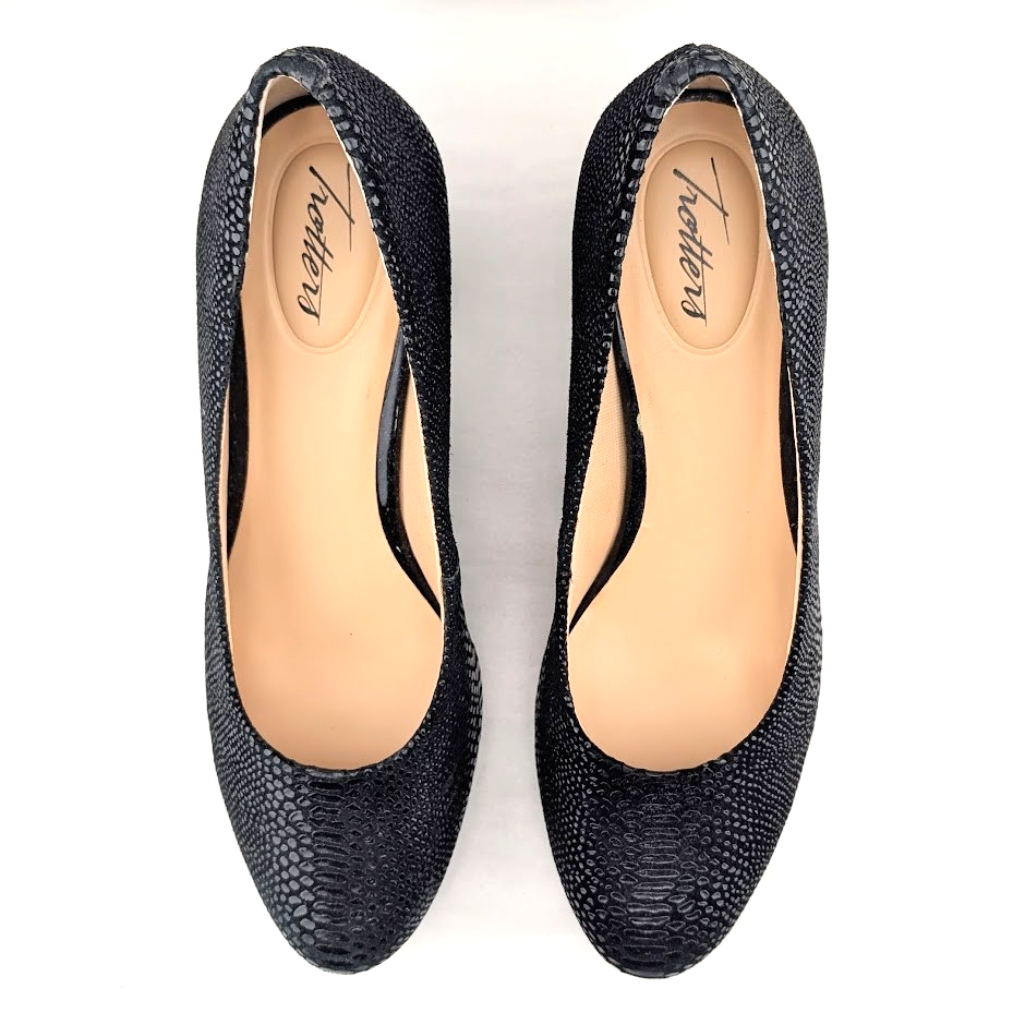 Women's Trotters Size 8.5M Kari 2.3" Heels In Black Snake Print Trotters