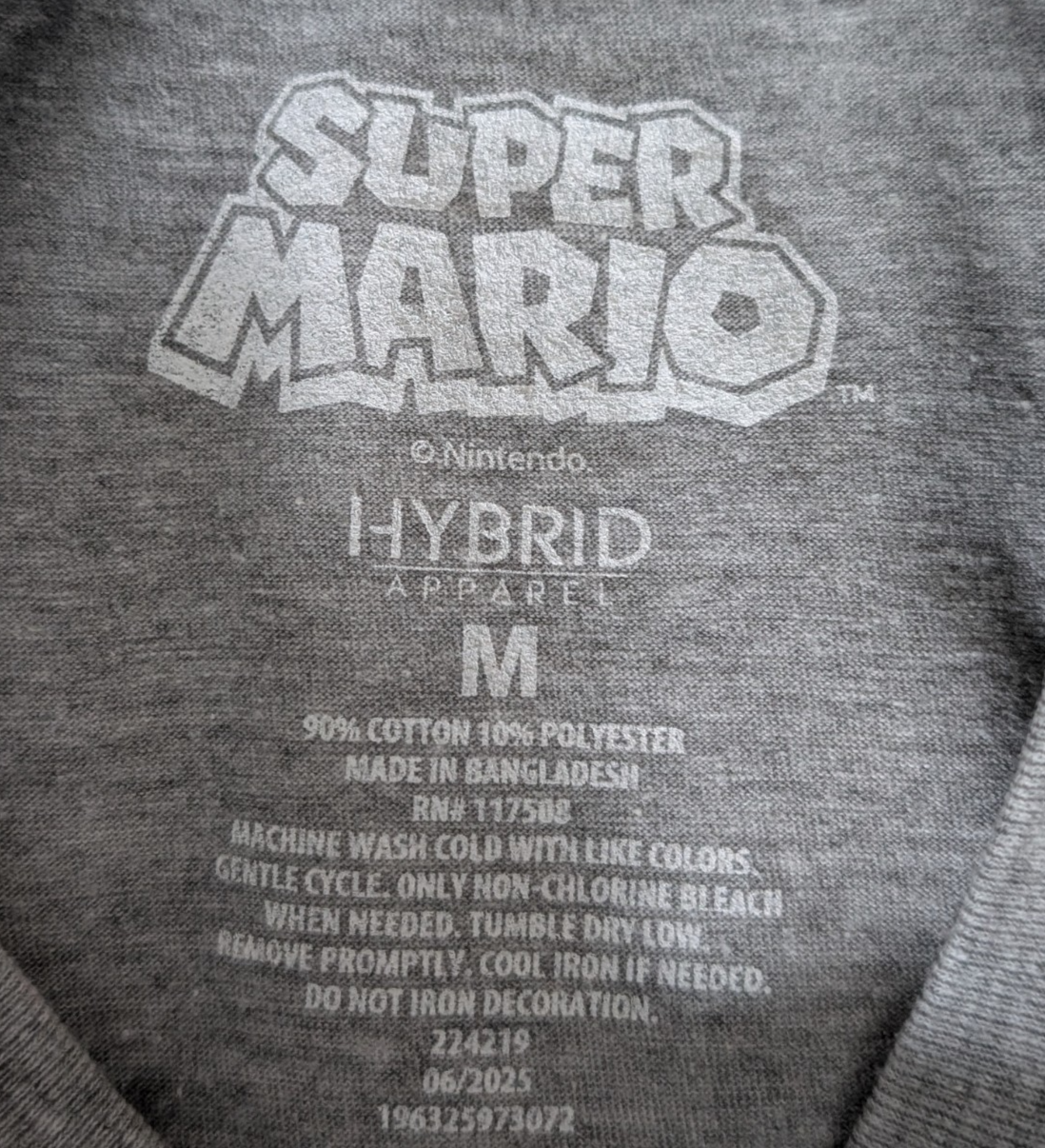 Hybrid Brand Size Medium Super Mario T-Shirt Super Mario