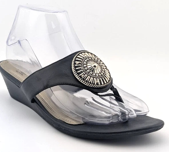 Pre-owned Impo Women Sandals Black with Sun Medallion Size 7.5