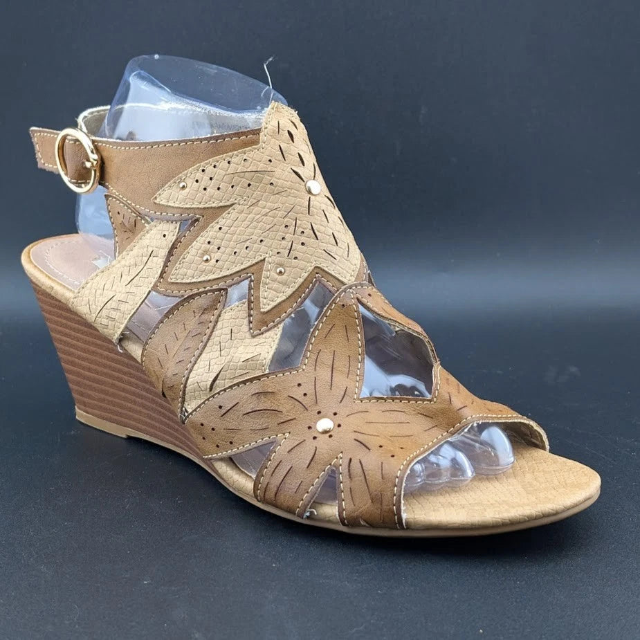 XOXO Women's Size 8.5 Sahara Flower Power Faux Leather Platform Sandals SoleComfort.shoes
