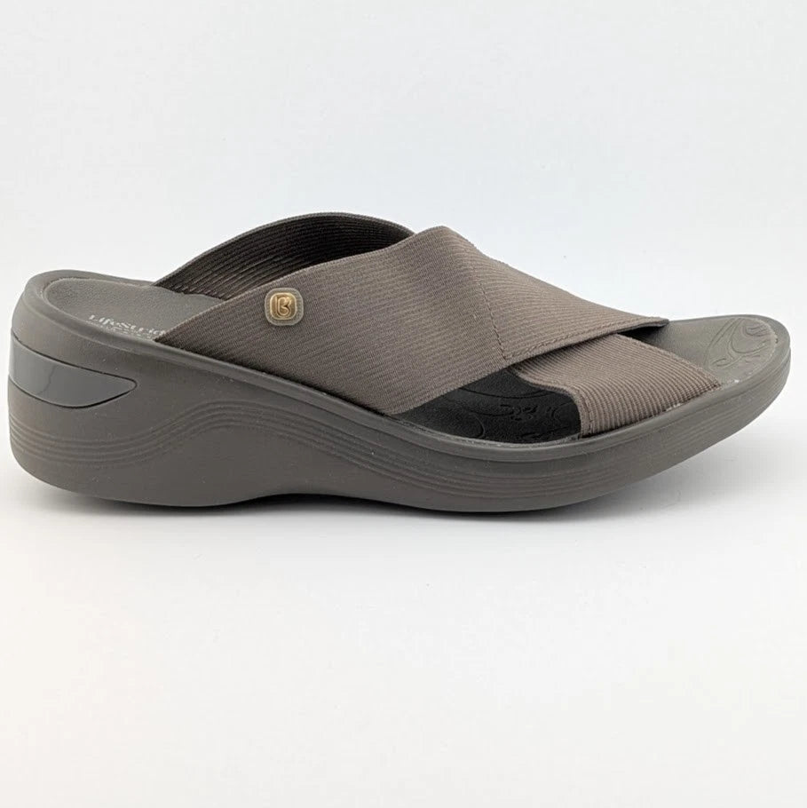 Bzees for Lifestride Women's Size 7M Taupe Elastic Slide Sandal SoleComfort.shoes