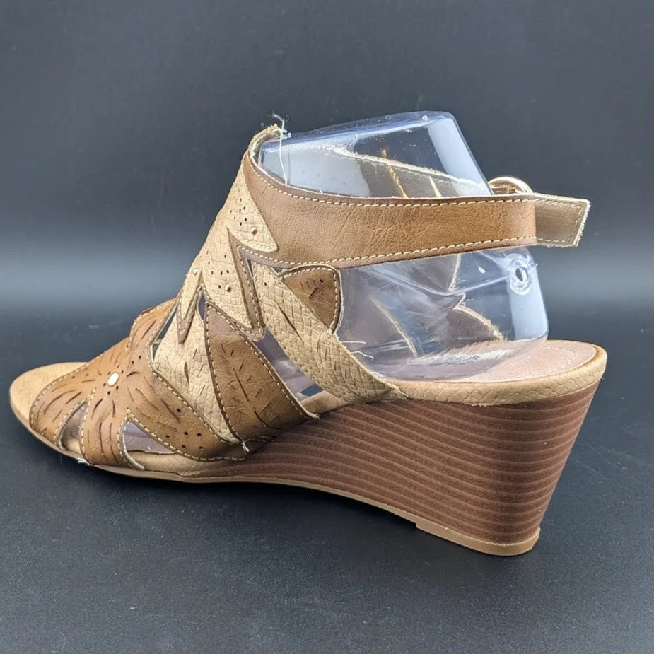 XOXO Women's Size 8.5 Sahara Flower Power Faux Leather Platform Sandals SoleComfort.shoes