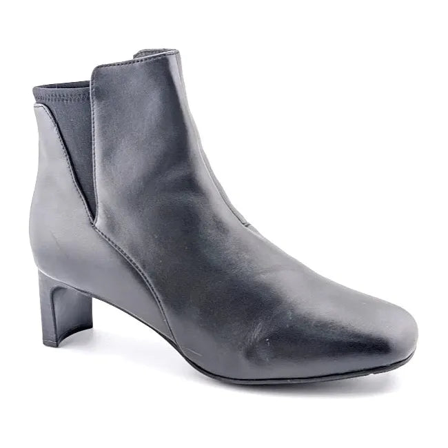 Clarks Women's Kyndall Faye Fashion Booties Black Leather 26174300 **Year-Round SoleComfort.shoes