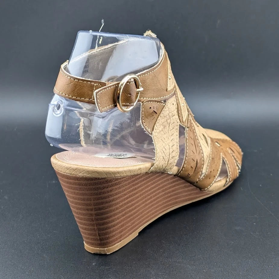 XOXO Women's Size 8.5 Sahara Flower Power Faux Leather Platform Sandals SoleComfort.shoes