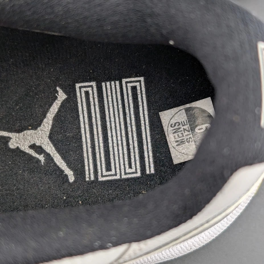 Jordan 11 Retro Low Legend Blue Size 9M - CLEAN SoleComfort.shoes