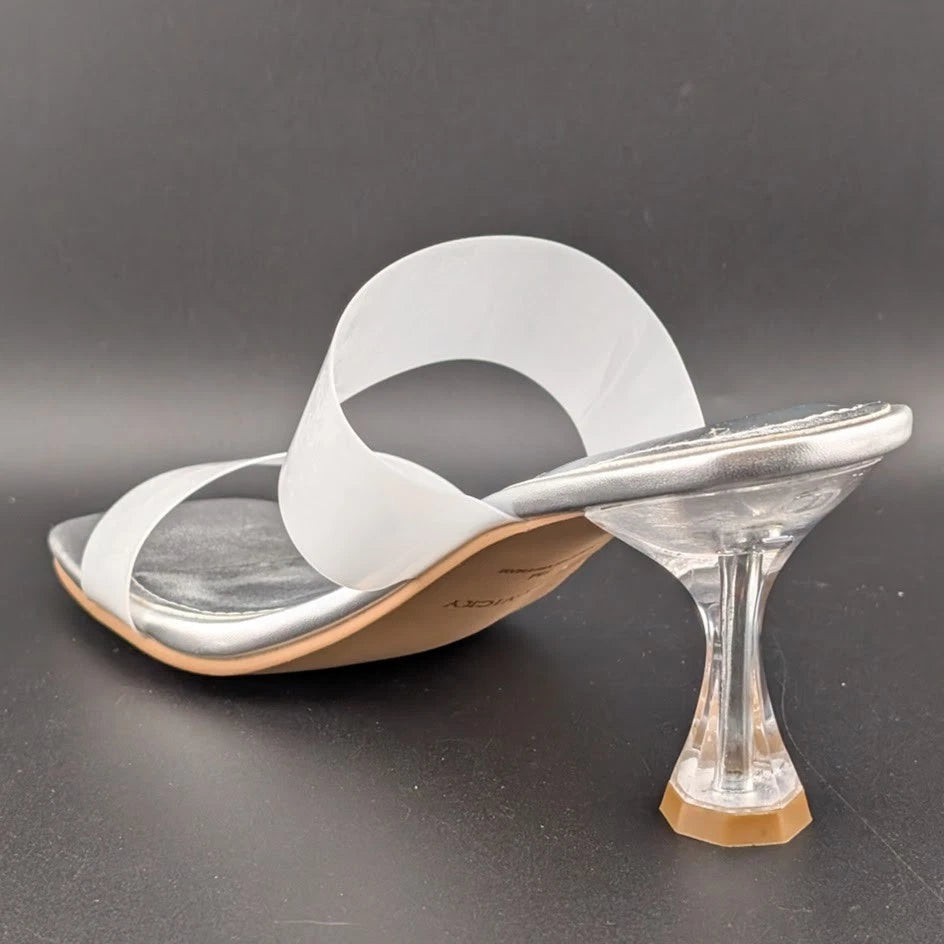 Lisa Vickey Women's Size 7M Beyond-V White and Silver Sandals SoleComfort.shoes