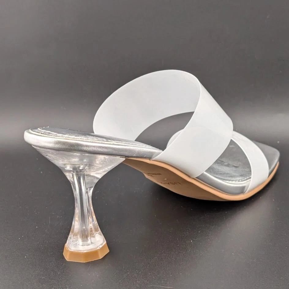 Lisa Vickey Women's Size 7M Beyond-V White and Silver Sandals SoleComfort.shoes