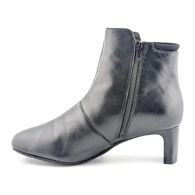 Clarks Women's Kyndall Faye Fashion Booties Black Leather 26174300 **Year-Round SoleComfort.shoes
