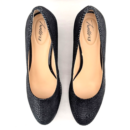 Women's Trotters Size 8.5M Kari 2.3" Heels In Black Snake Print Trotters