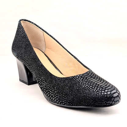 Women's Trotters Size 8.5M Kari 2.3" Heels In Black Snake Print Trotters