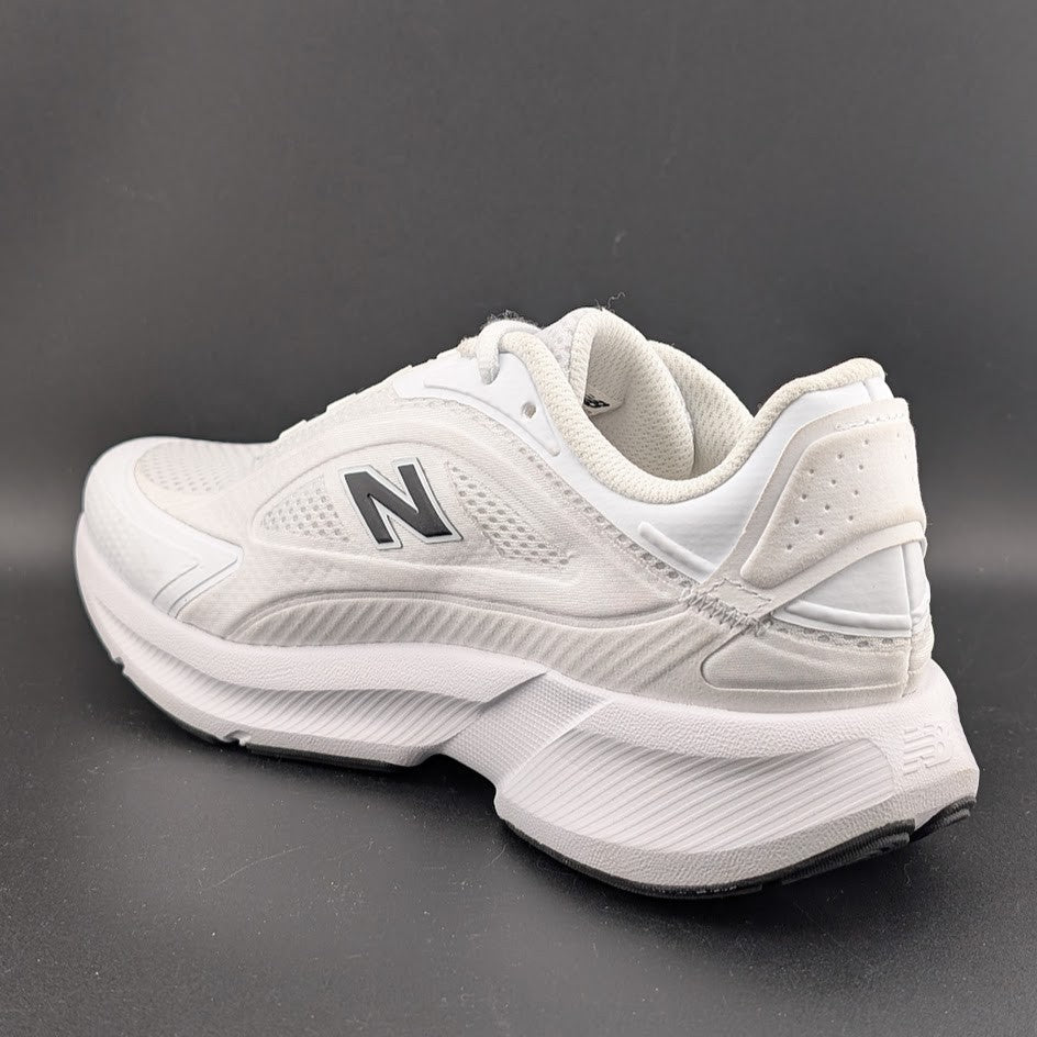 New Balance CTLYST Ladies Walking Shoes 8 B  White / Black NEW no Box New Balance