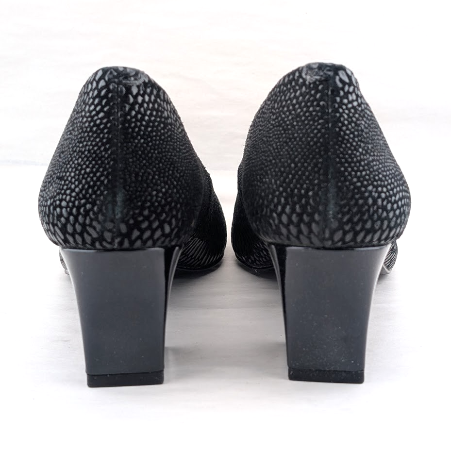 Women's Trotters Size 8.5M Kari 2.3" Heels In Black Snake Print Trotters