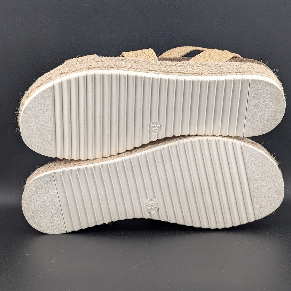 CUSHIONAIRE Mandy Wedge Stretch Platform Sandal Beige Size 8.5M Brand New! CUSHIONAIRE
