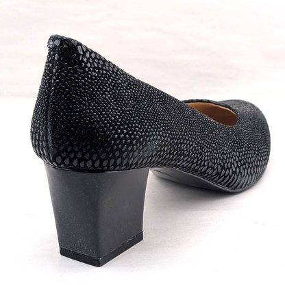 Women's Trotters Size 8.5M Kari 2.3" Heels In Black Snake Print Trotters