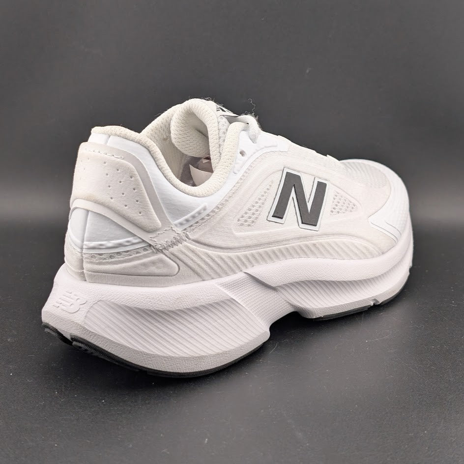 New Balance CTLYST Ladies Walking Shoes 8 B  White / Black NEW no Box New Balance