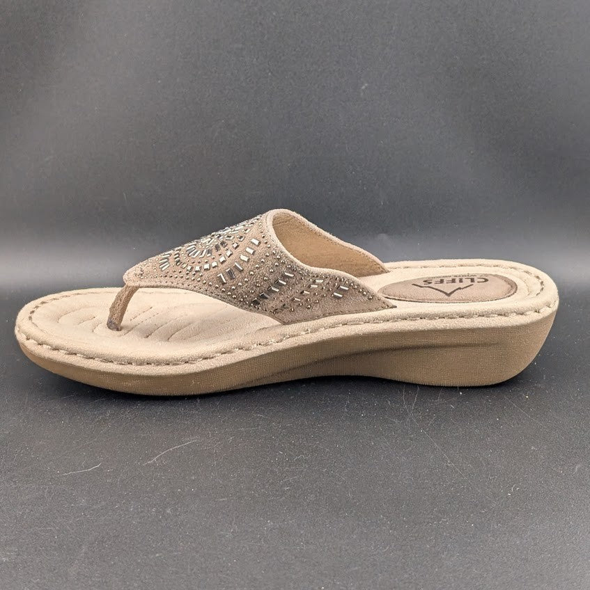 CLIFFS BY WHITE MOUNTAIN Women's 6.5 Cienna Wedge Sandal, Stone/Fabric Silver White Mountain