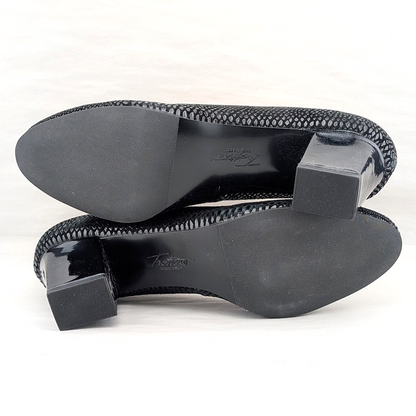 Women's Trotters Size 8.5M Kari 2.3" Heels In Black Snake Print Trotters