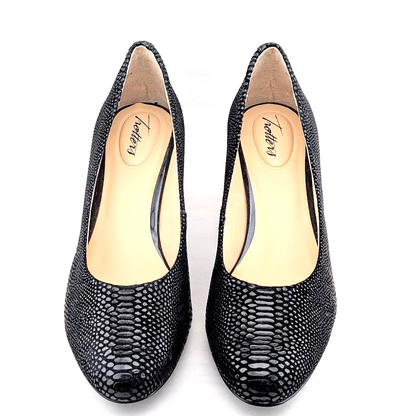 Women's Trotters Size 8.5M Kari 2.3" Heels In Black Snake Print Trotters