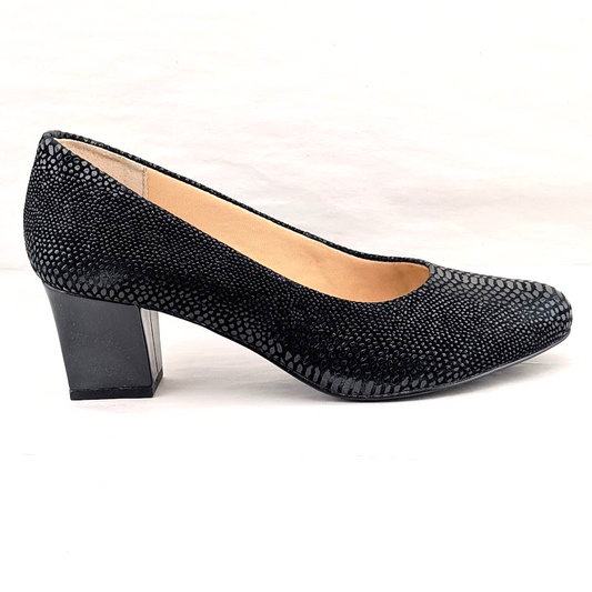 Women's Trotters Size 8.5M Kari 2.3" Heels In Black Snake Print Trotters