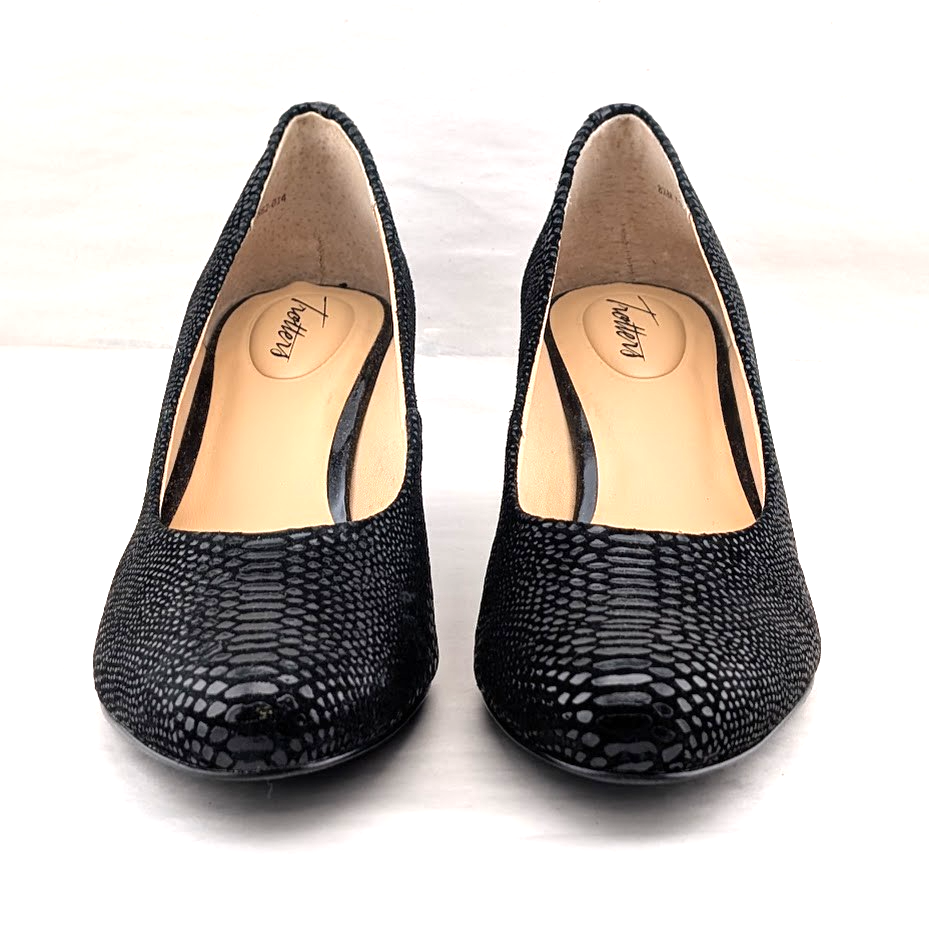 Women's Trotters Size 8.5M Kari 2.3" Heels In Black Snake Print Trotters