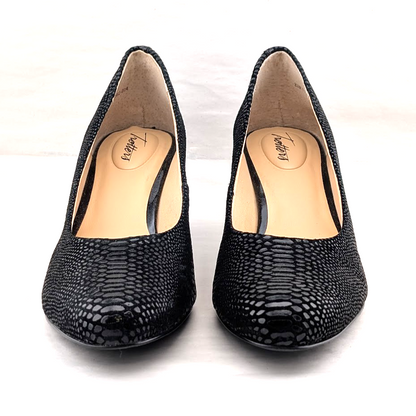 Women's Trotters Size 8.5M Kari 2.3" Heels In Black Snake Print Trotters