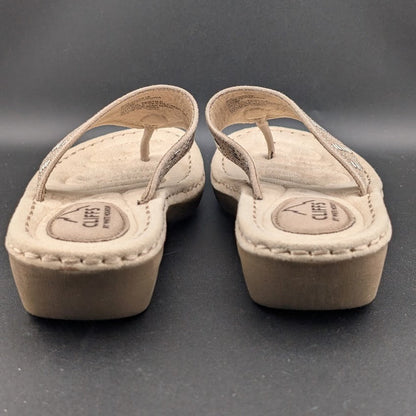 CLIFFS BY WHITE MOUNTAIN Women's 6.5 Cienna Wedge Sandal, Stone/Fabric Silver White Mountain