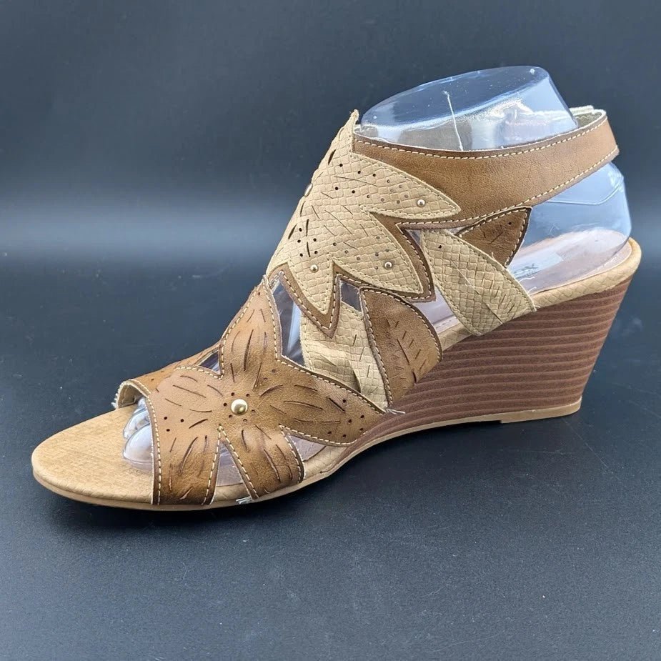 XOXO Women's Size 8.5 Sahara Flower Power Faux Leather Platform Sandals SoleComfort.shoes
