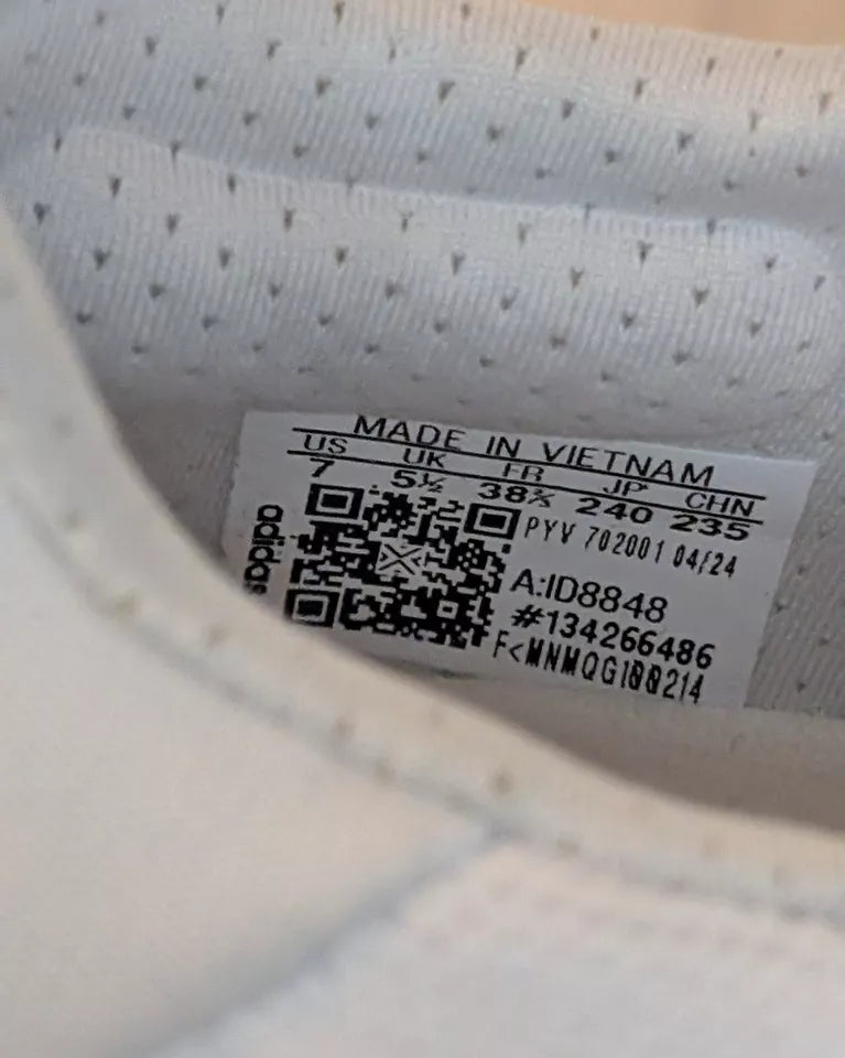 adidas Women's White UltraBoost 5 Sneaker | Brand New (ID8848) Size 7