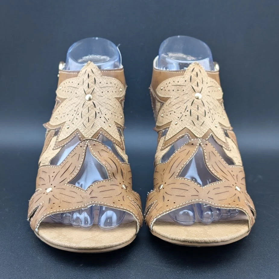 XOXO Women's Size 8.5 Sahara Flower Power Faux Leather Platform Sandals SoleComfort.shoes