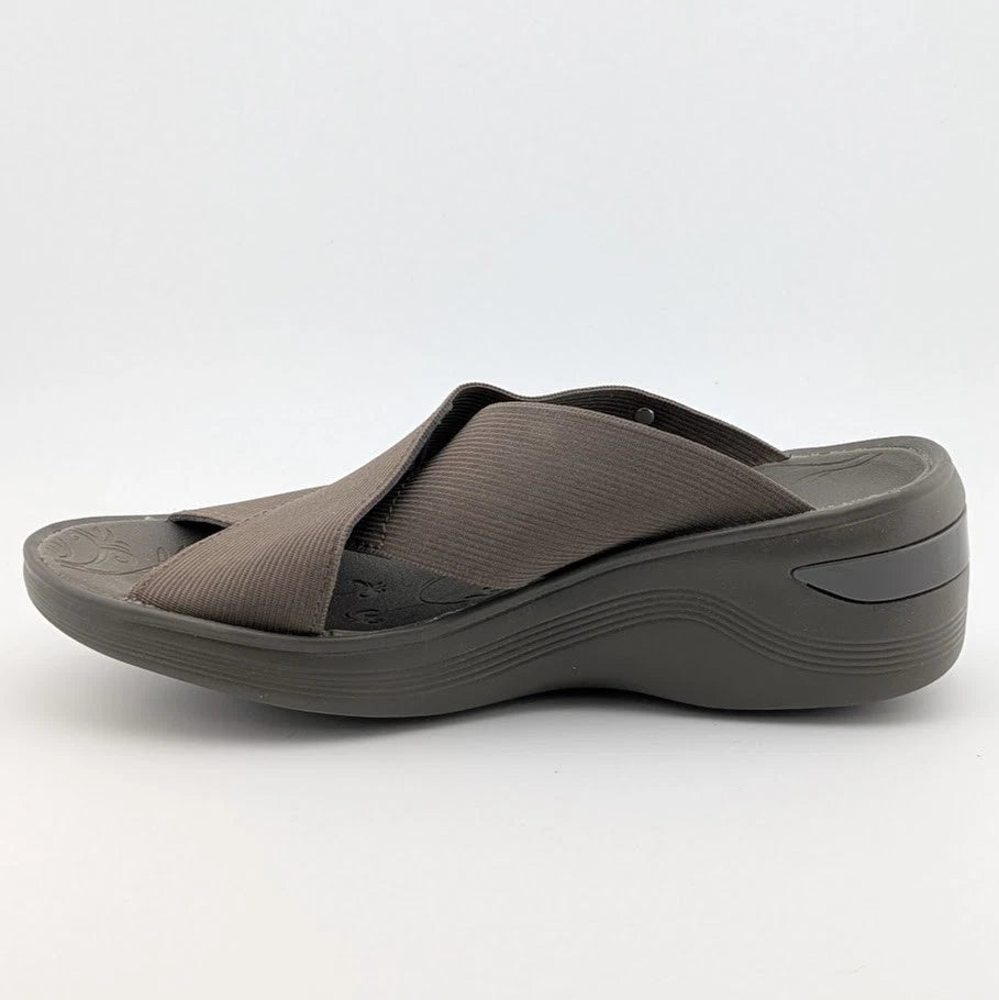 Bzees for Lifestride Women's Size 7M Taupe Elastic Slide Sandal SoleComfort.shoes